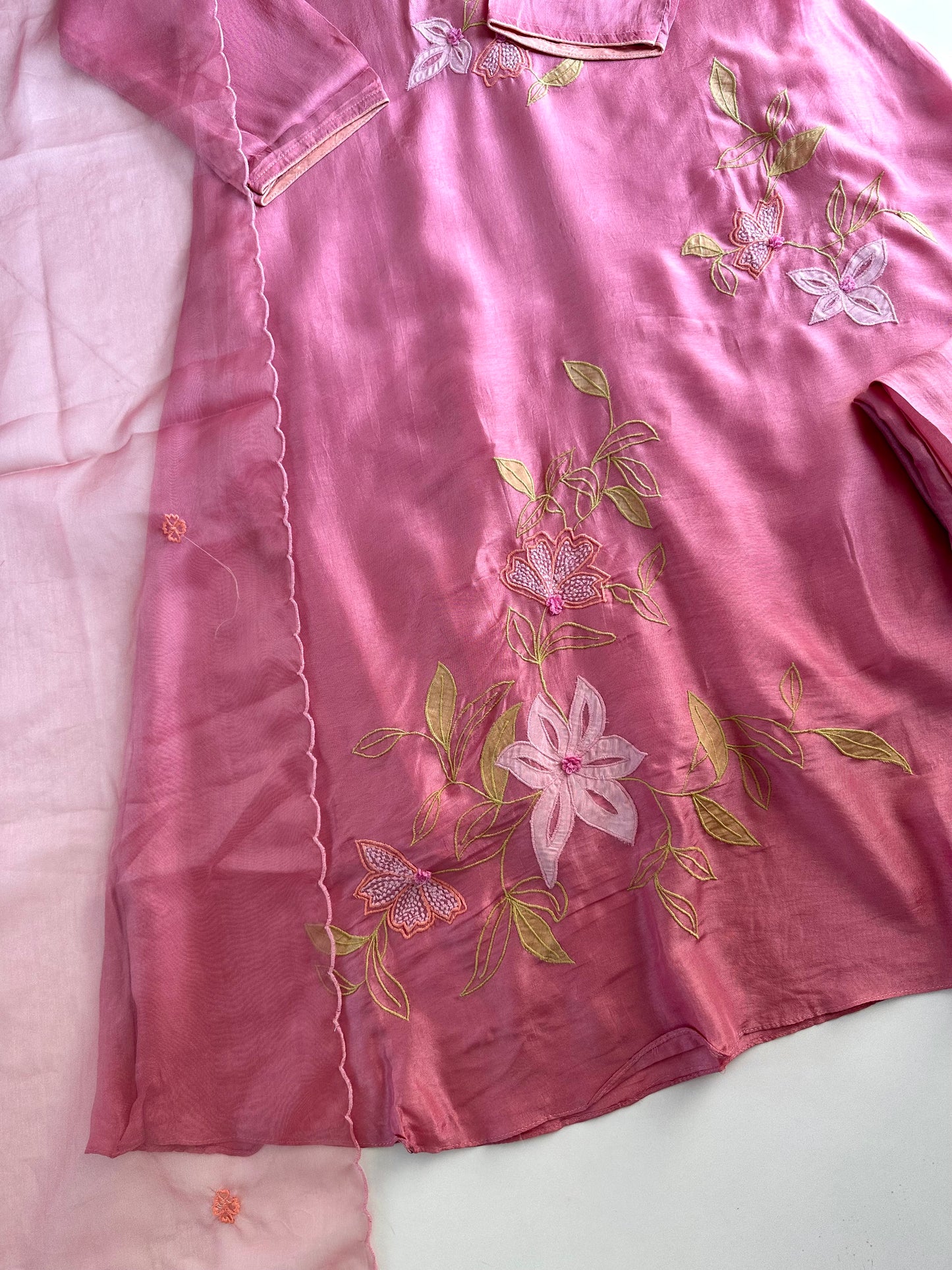 K360 - Mul Chanderi appliqué work Aline Kurti with pants and dupatta
