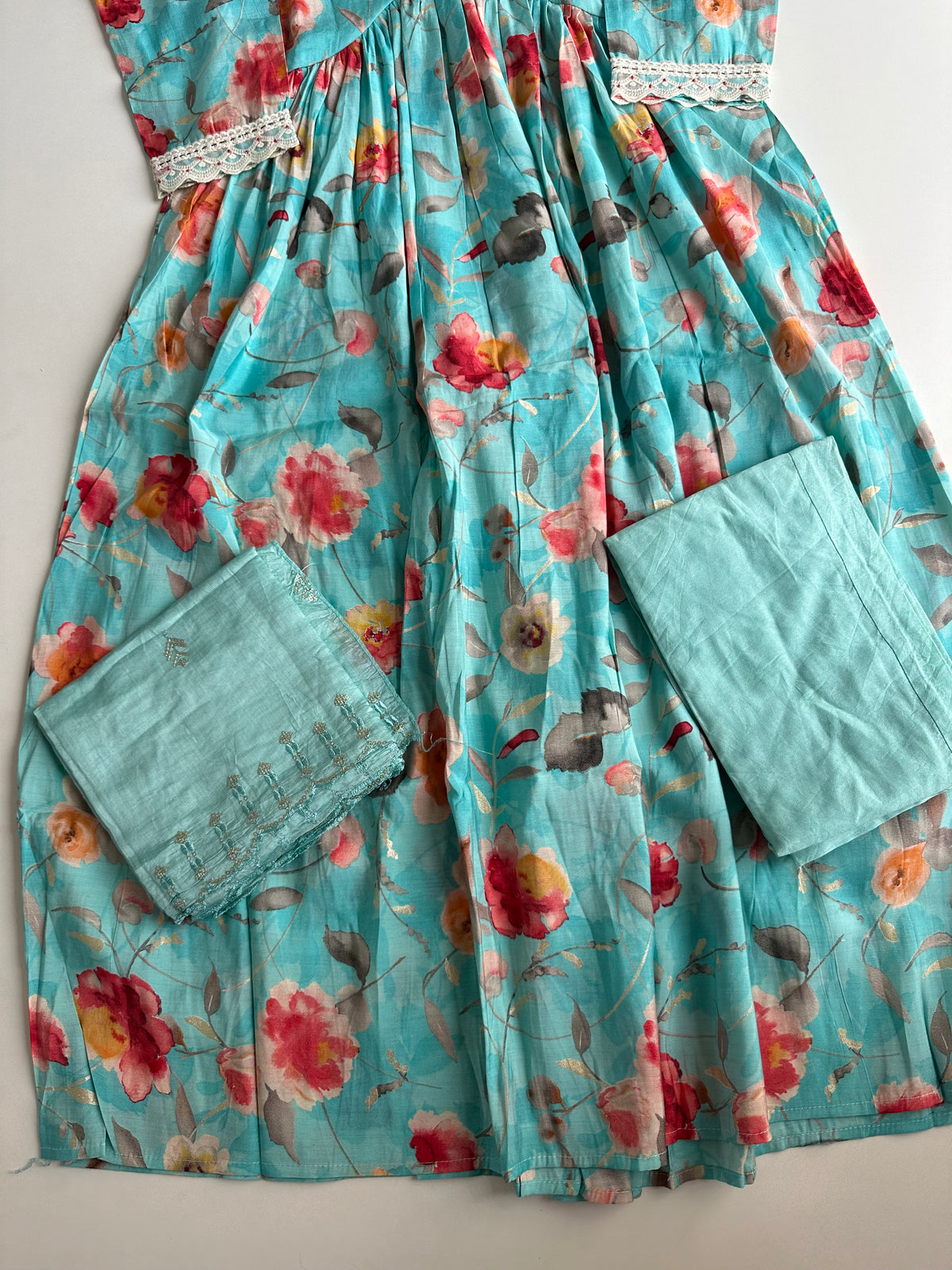 D193 - Muslin-Seiden-Anarkali im Alia-Schnitt mit Hose und Dupatta
