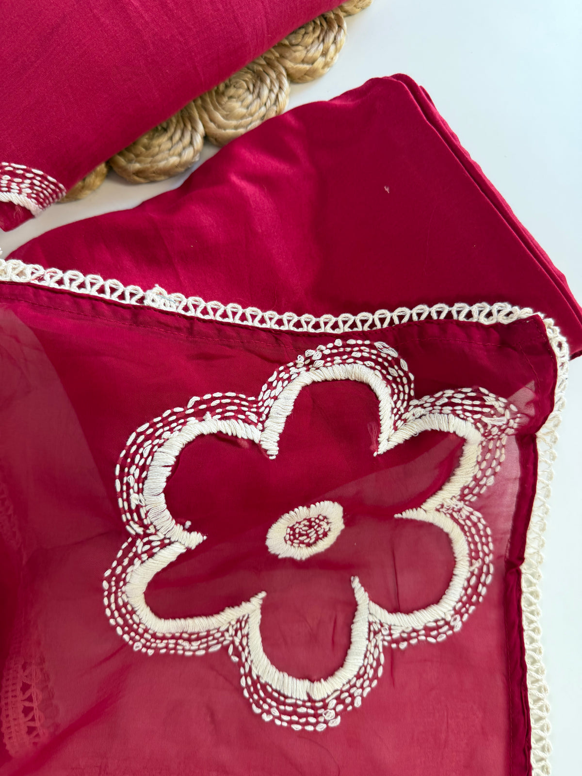 K609 – Bestickter A-Linien-Kurti aus Mul-Chanderi mit Hose und Dupatta