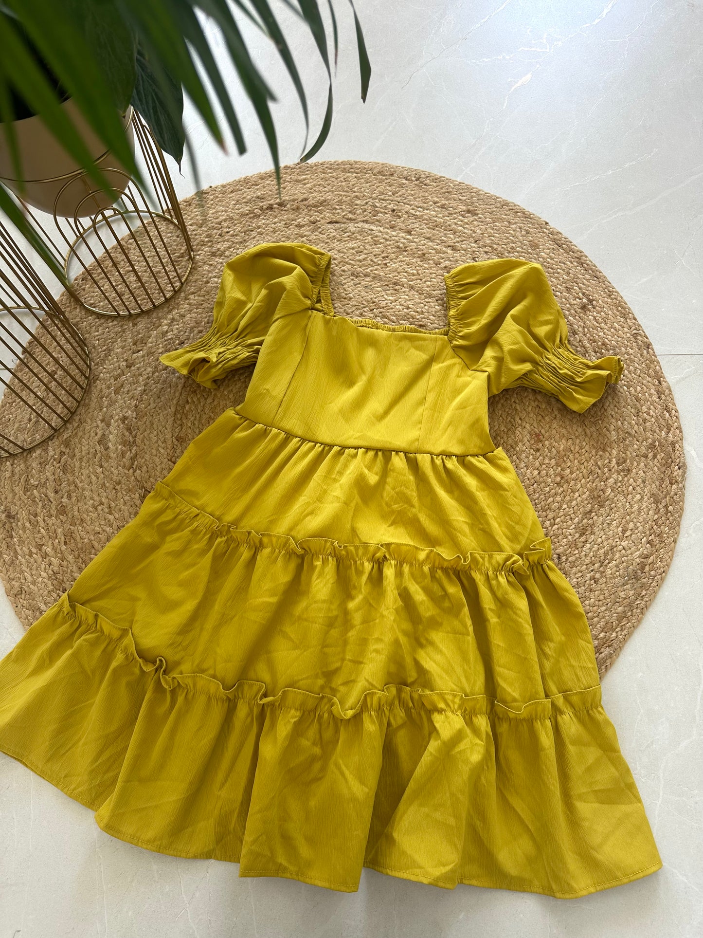 W010 - Mehrlagiges, dehnbares kurzes Kleid in 3 Farben.