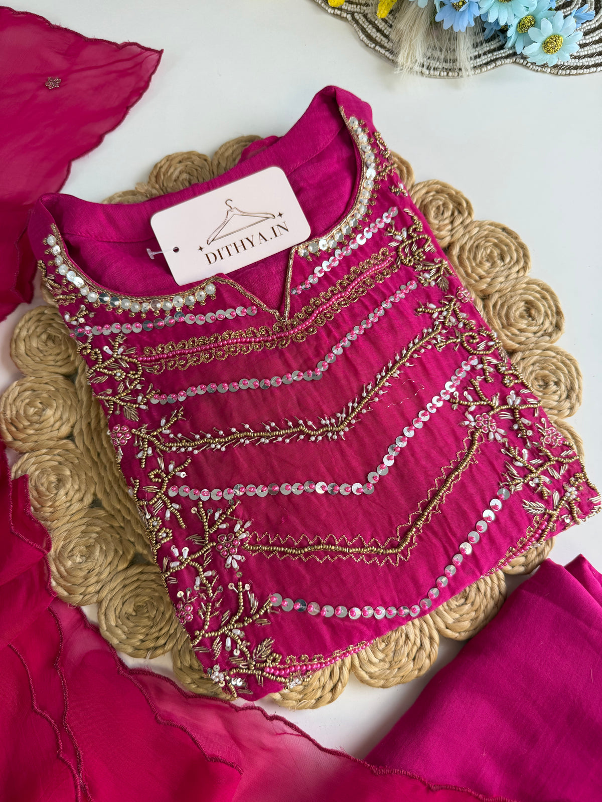 K105 – A-Linien-Kurti aus Mul-Chanderi mit Handarbeit, Hose und Dupatta
