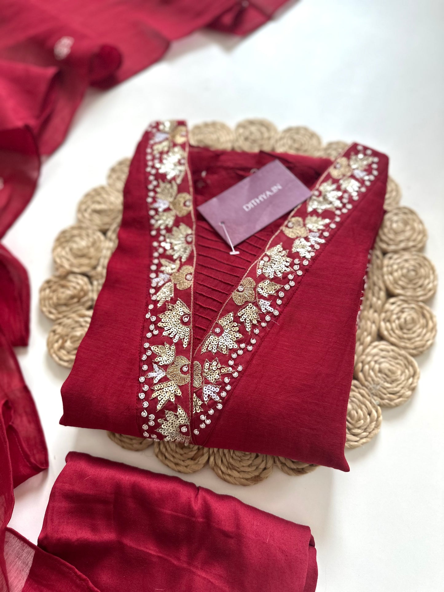K003 – A-Linien-Kurti aus Mul-Chanderi mit Handarbeit, Hose und Dupatta in 4 Farben
