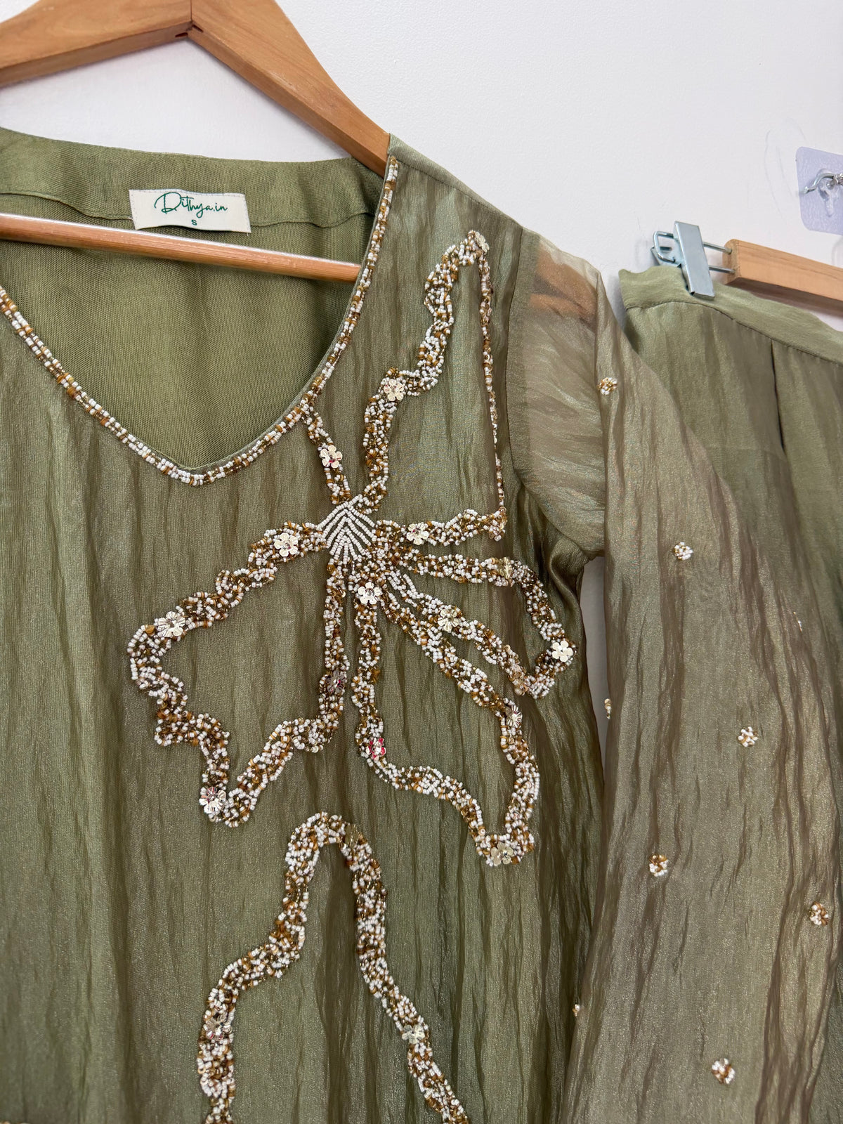 K112 - Crush tissue silk handwork coord set