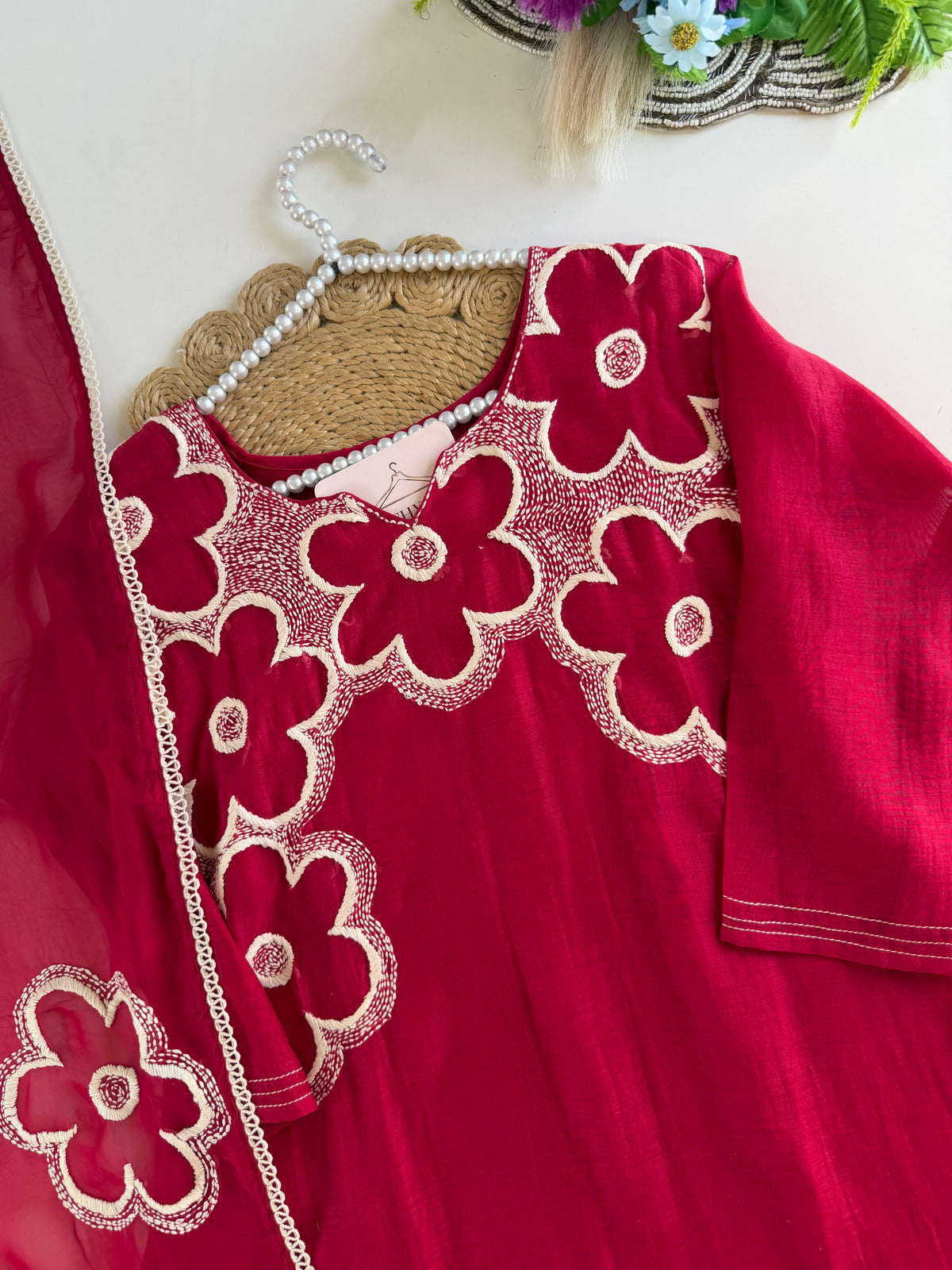 K609 – Bestickter A-Linien-Kurti aus Mul-Chanderi mit Hose und Dupatta