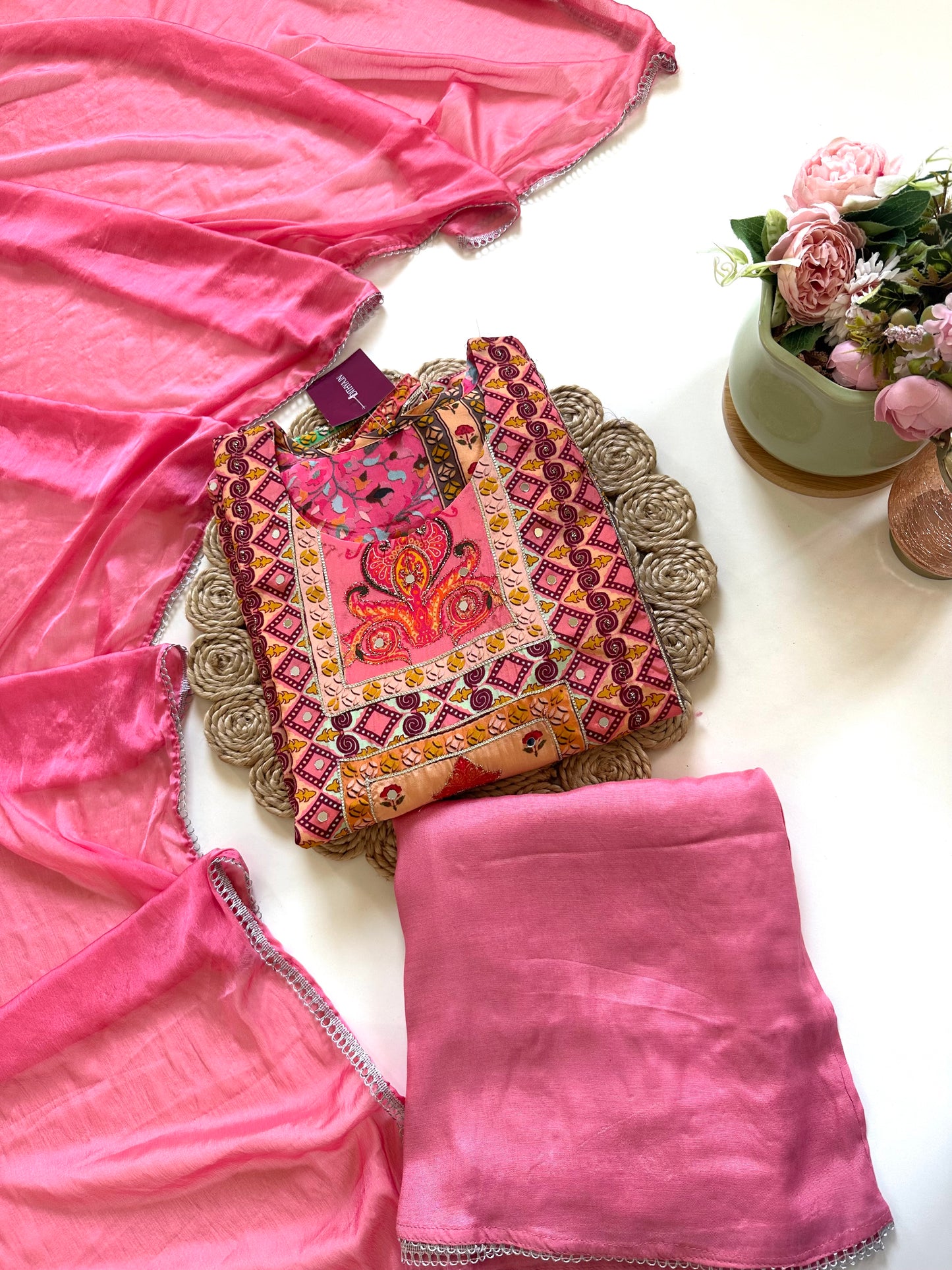 K236 – Handgearbeiteter, bedruckter A-Linien-Kurti aus Krepp mit Palazzo und Dupatta.