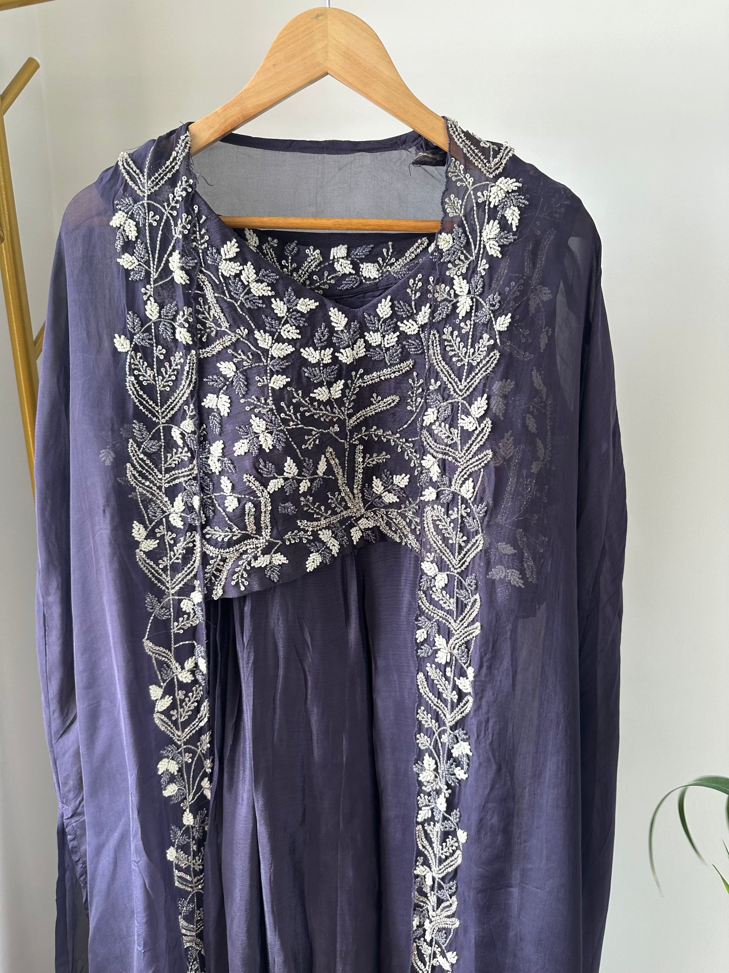 K090 - Viscose organza crop top handwork cape with palazzo