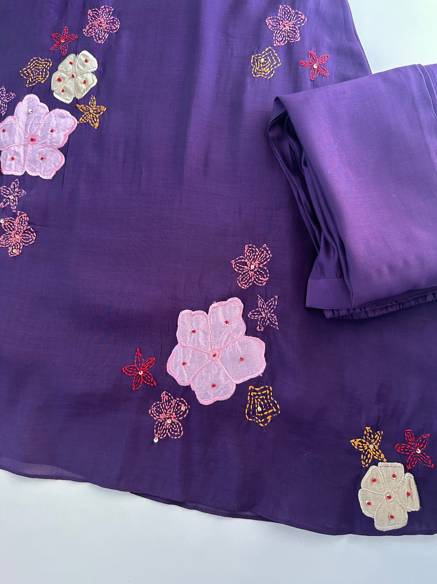 K092 - Mul Chanderi appliqué work Aline Kurti with pants and dupatta