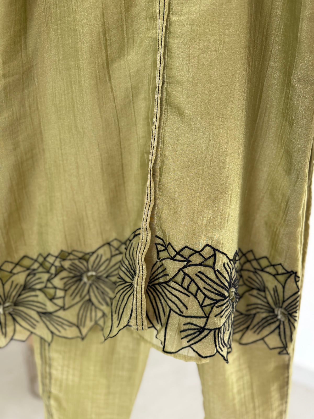 K534 - Tissue silk cutwork coord set in 2 colours