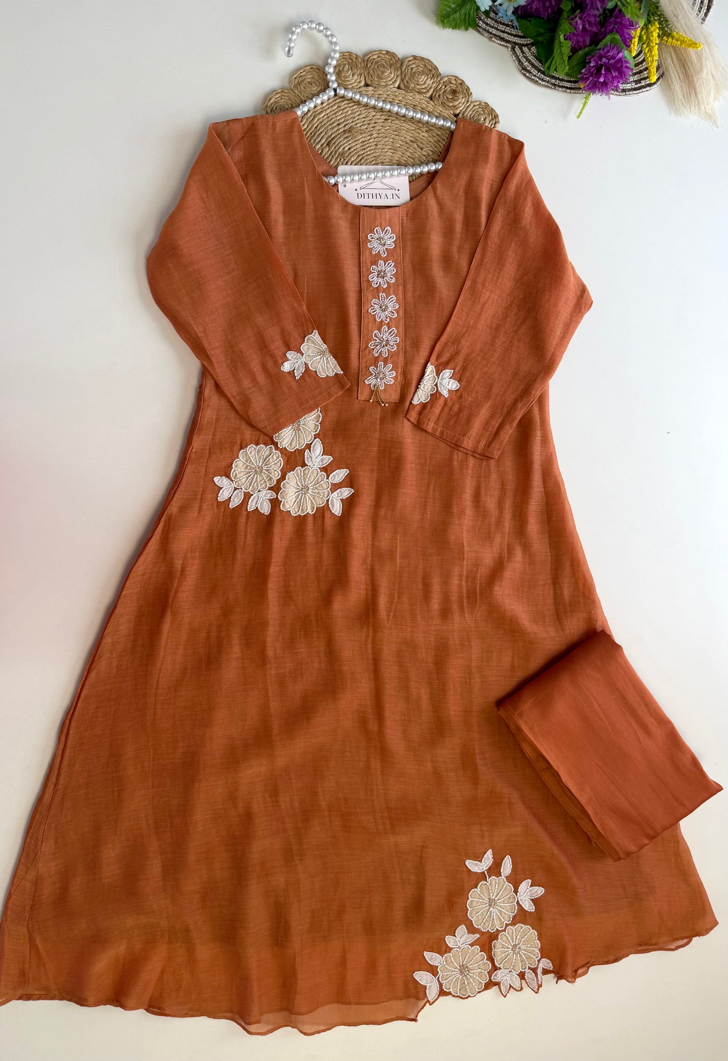 K564 - Mul chanderi appliqué work coord set