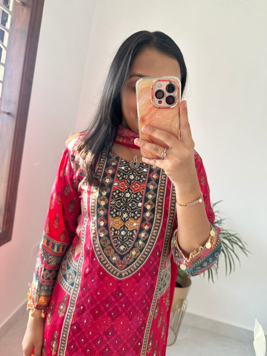 K162 - Pure crepe paki print straight kurti with pants and dupatta.