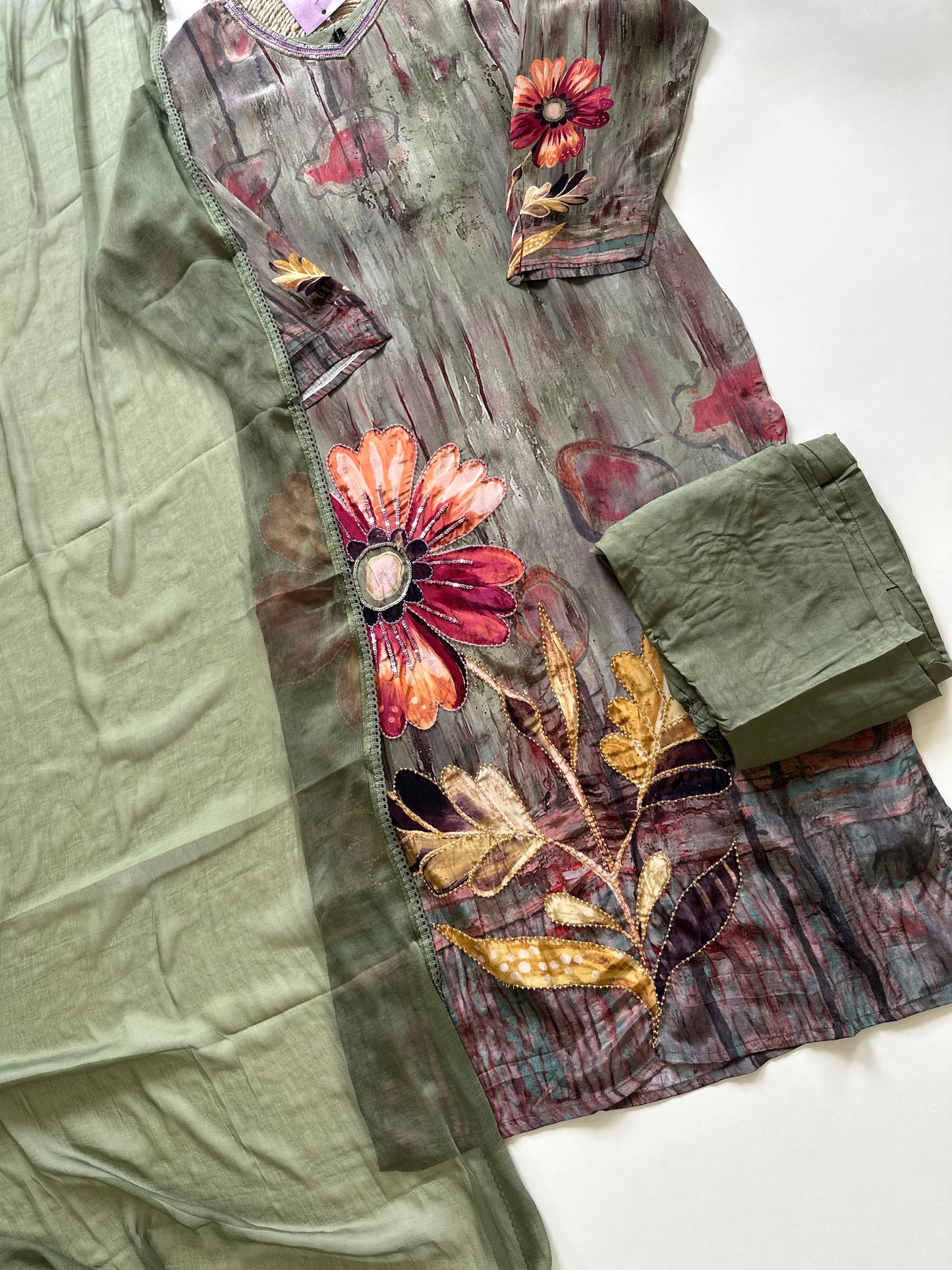 K013 - Muslin silk Floral Straight kurti with pants and chiffon dupatta