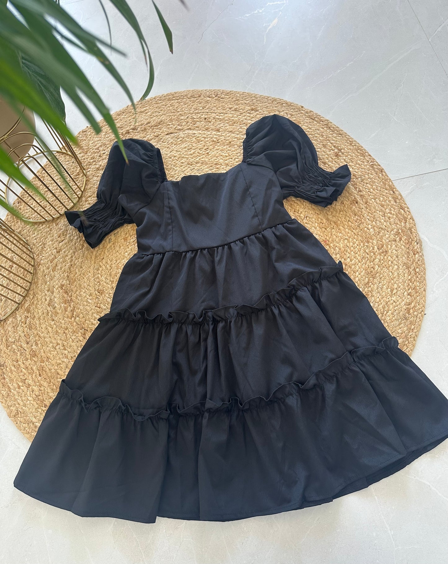W010 - Mehrlagiges, dehnbares kurzes Kleid in 3 Farben.