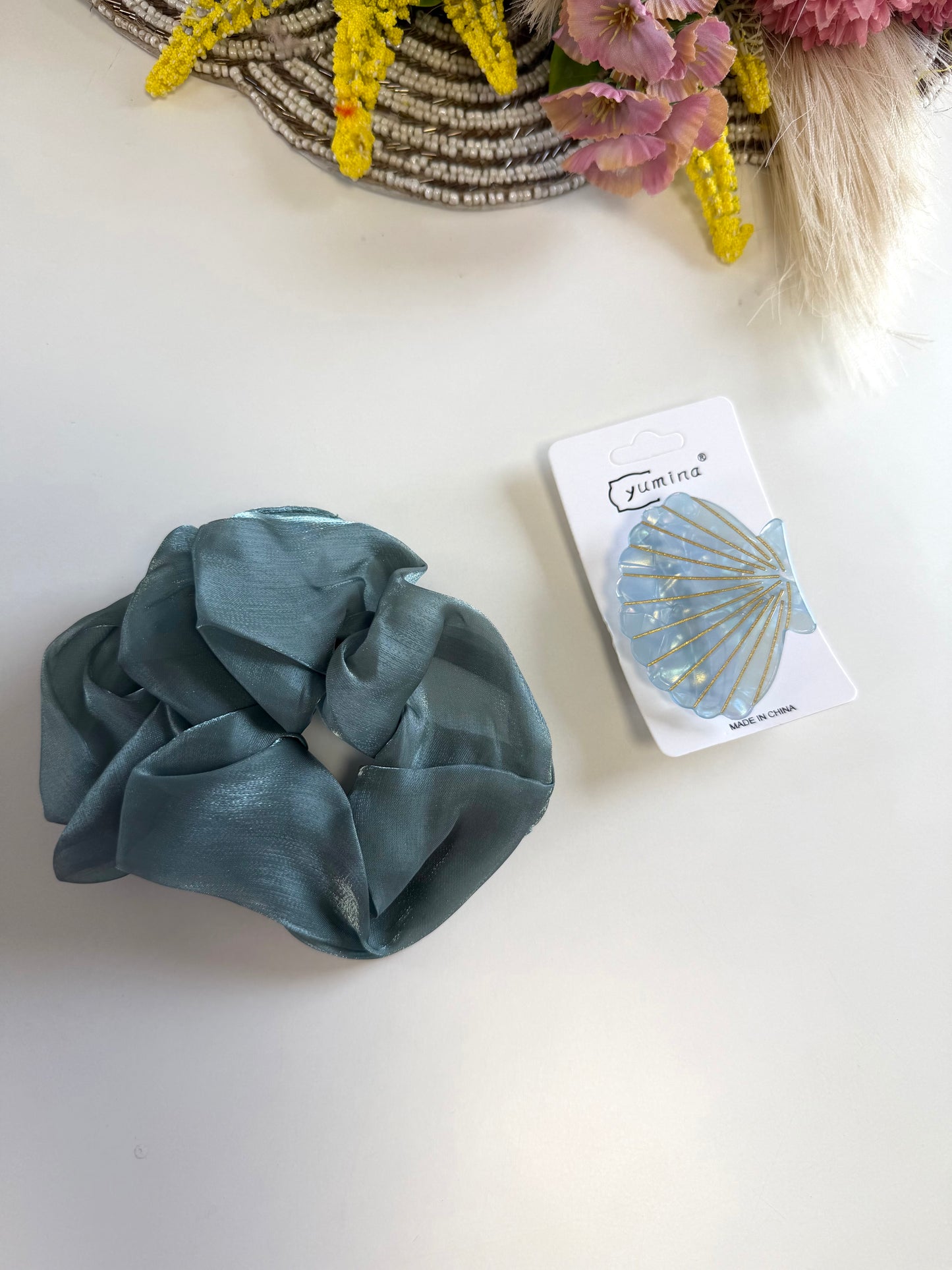 A052 - Set of 1 hair scrunchie and clip