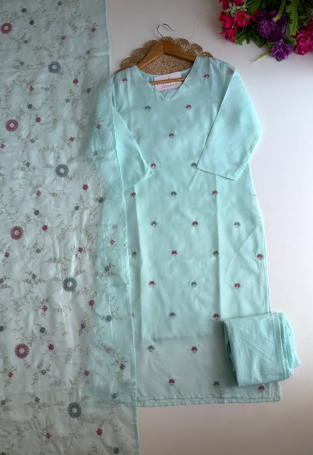 K028 - Bestickter, gerader Kota-Doriya-Kurti mit Hose und Dupatta