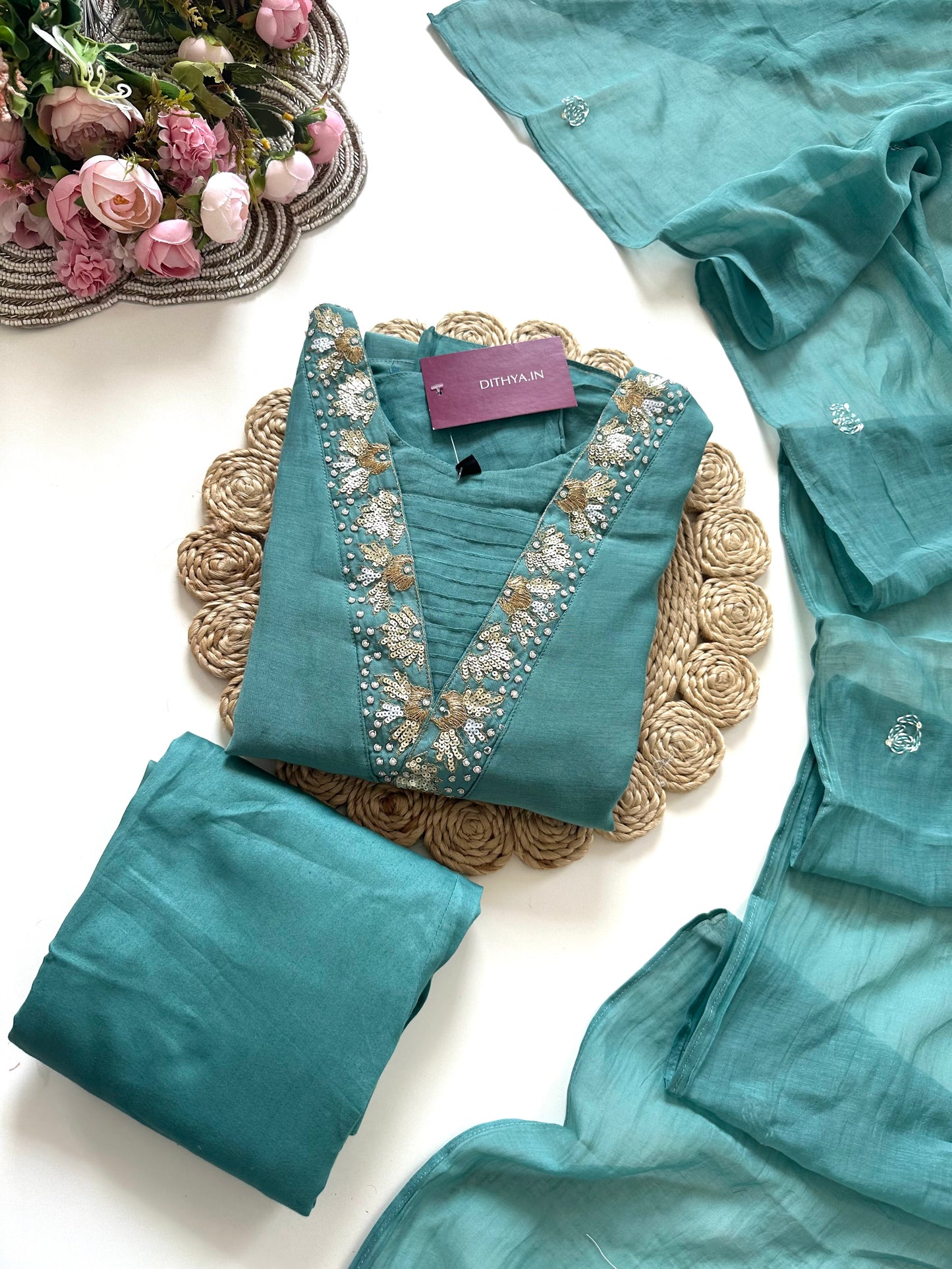 K003 – A-Linien-Kurti aus Mul-Chanderi mit Handarbeit, Hose und Dupatta in 4 Farben