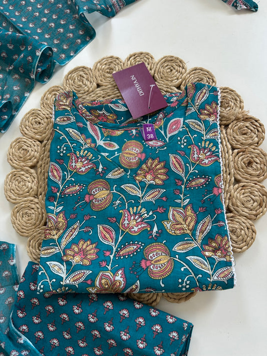 K092 - Baumwoll-Kurti mit Blumenmuster, gerade geschnitten, mit Hose und Dupatta
