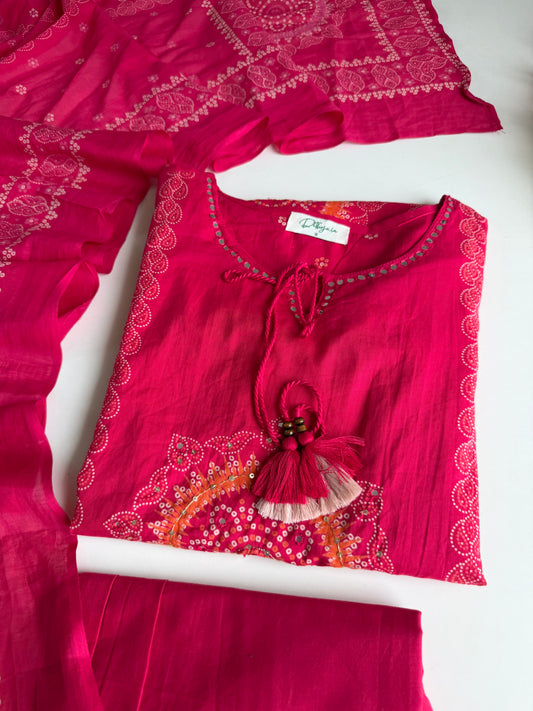 K097 - Bedruckter und bestickter A-Linien-Kurti aus Mul-Baumwolle mit Hose und Dupatta