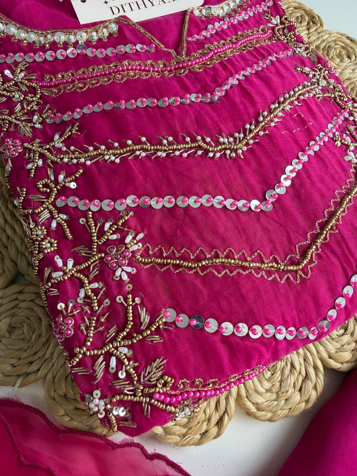 K105 – A-Linien-Kurti aus Mul-Chanderi mit Handarbeit, Hose und Dupatta