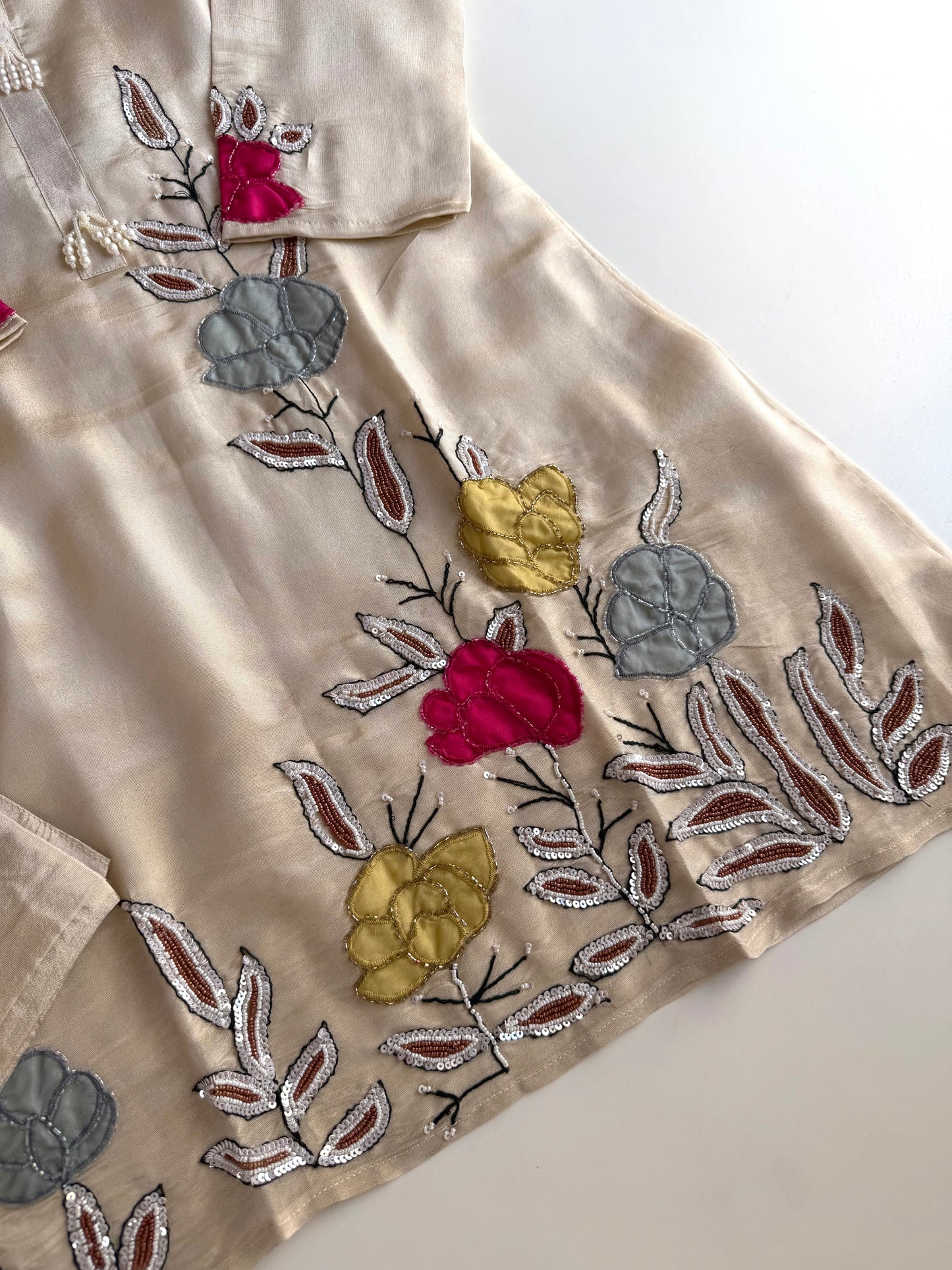 K626 - Tissue silk appliqué handwork coord set