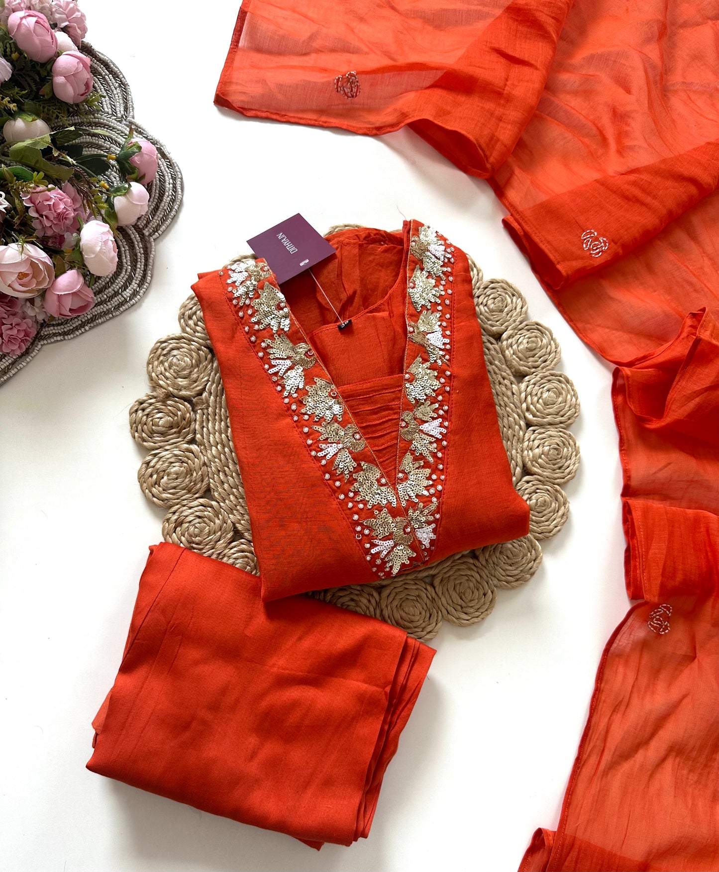 K003 – A-Linien-Kurti aus Mul-Chanderi mit Handarbeit, Hose und Dupatta in 4 Farben