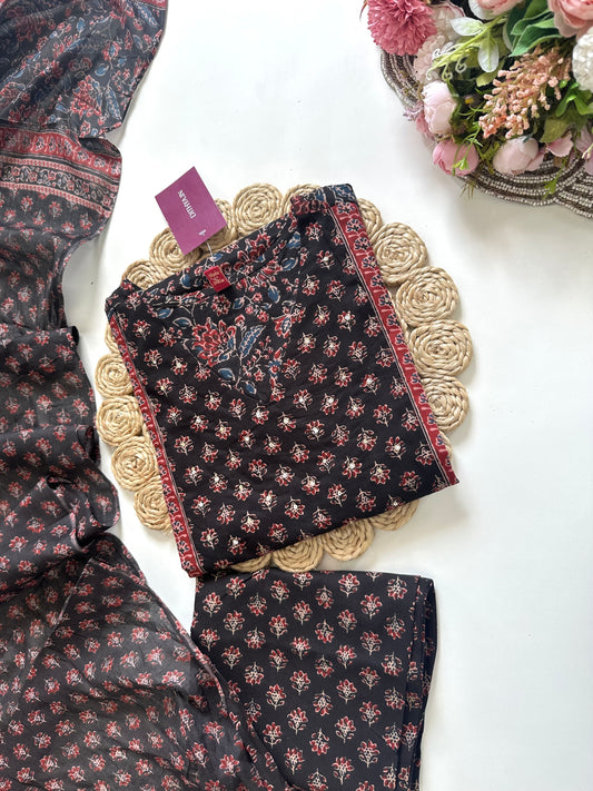 K015 - Cotton printed straight kurti with pants and dupatta.