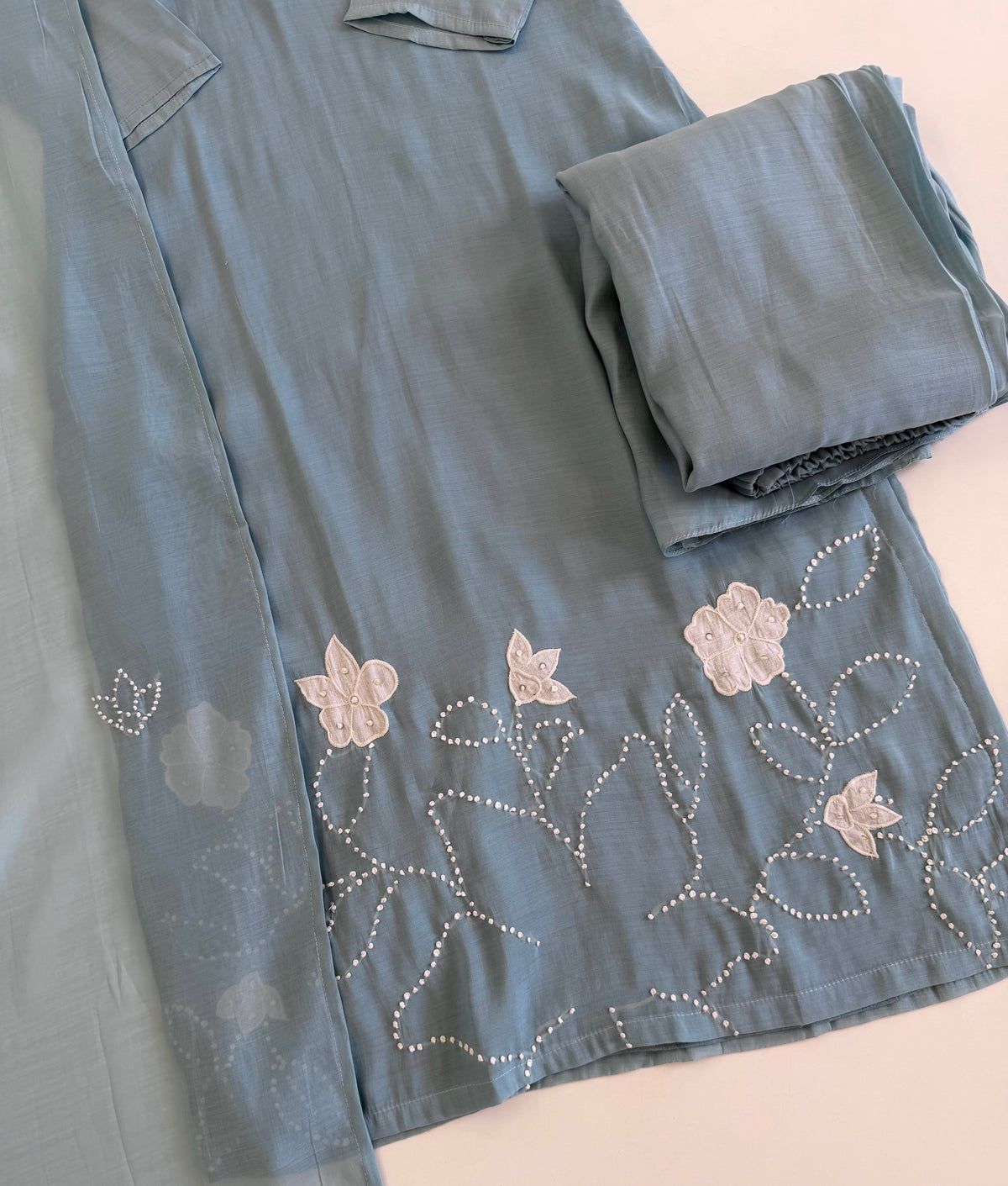 K088 - Surat Mul chanderi appliqué embroidered straight Kurti with pants and dupatta