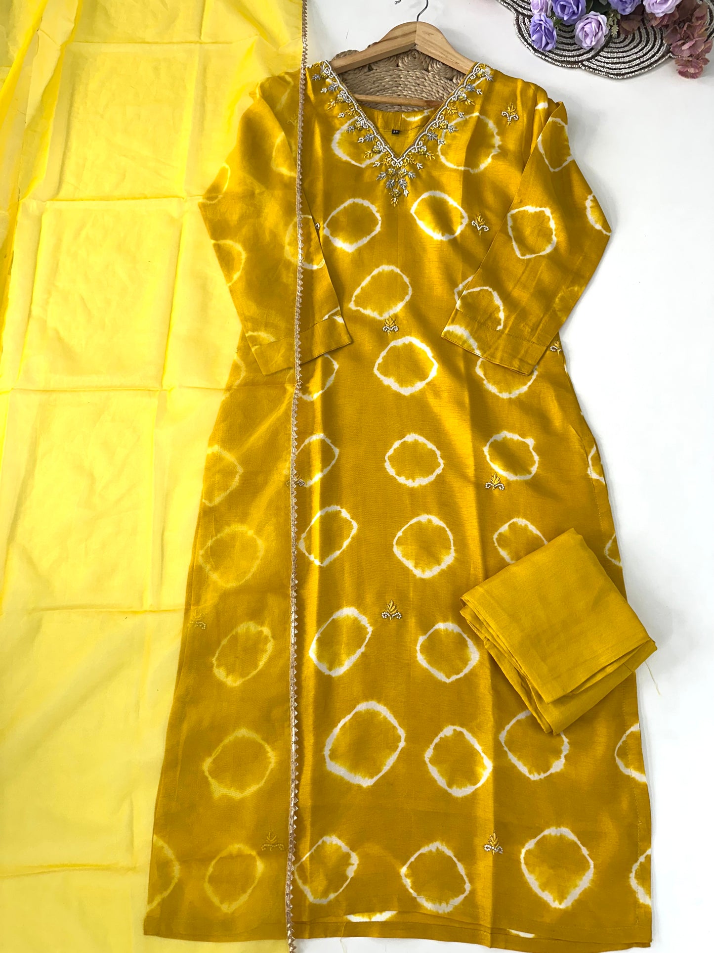 D083 -Dola silk straight kurti with pants and dupatta
