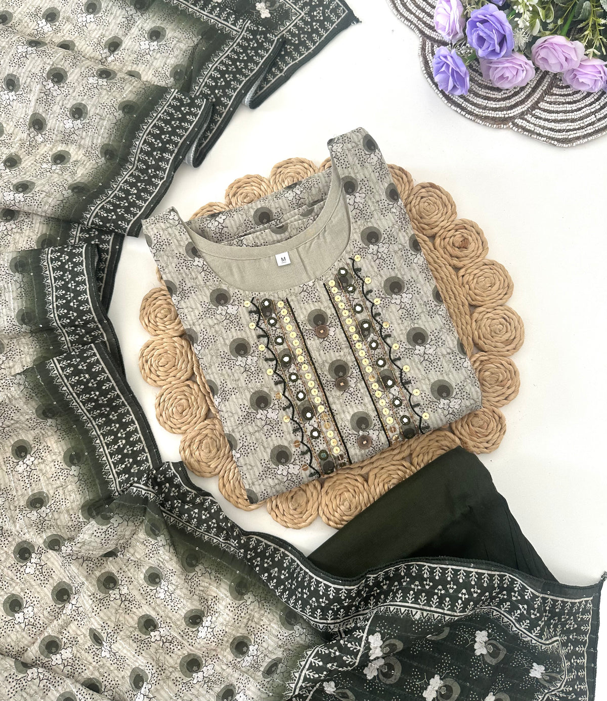 D035 - Gerades Kurti aus römischer Seide mit Hose und Dupatta