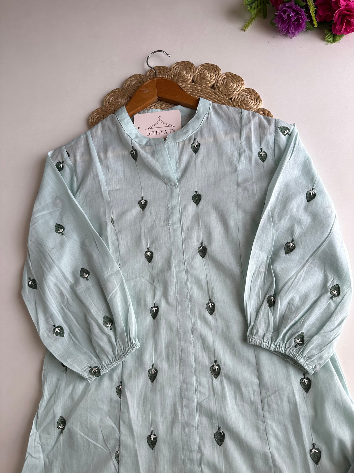 K275 - A-Linien-Kurti aus bestickter Mull-Baumwolle mit Hose