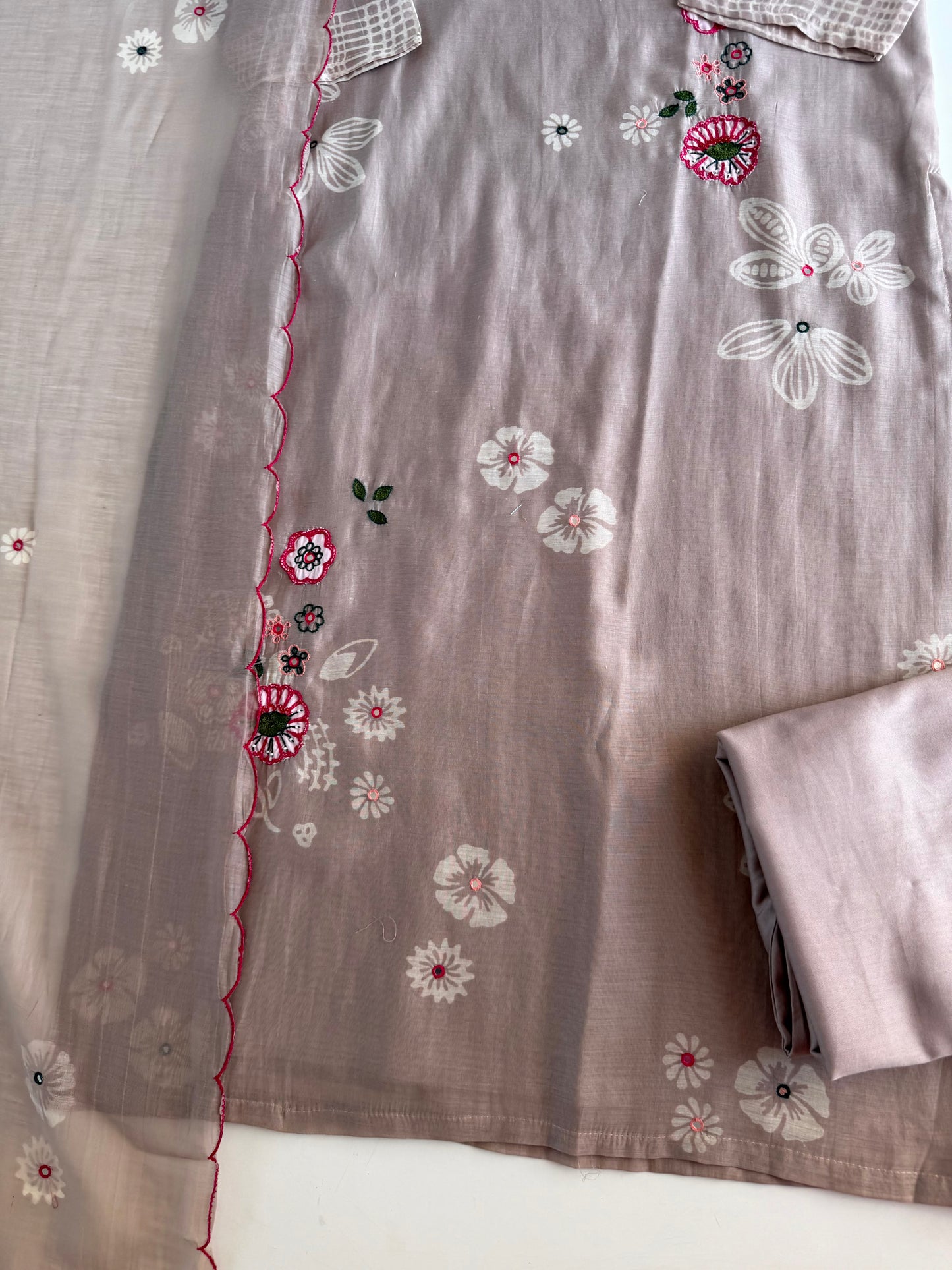 K619 - Mul chanderi embroidered straight Kurti with pants and dupatta