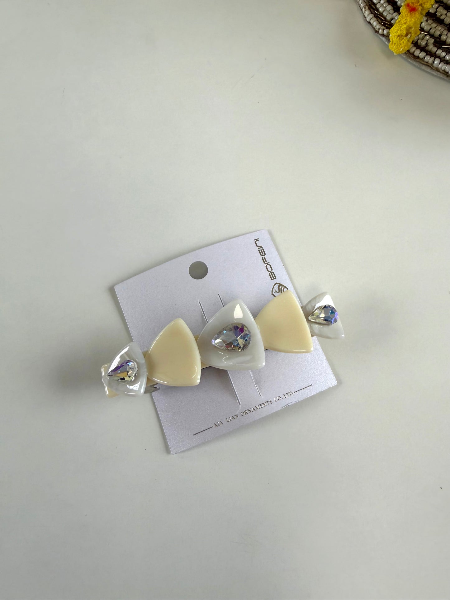 A061 - Designer hairclips in 2 styles