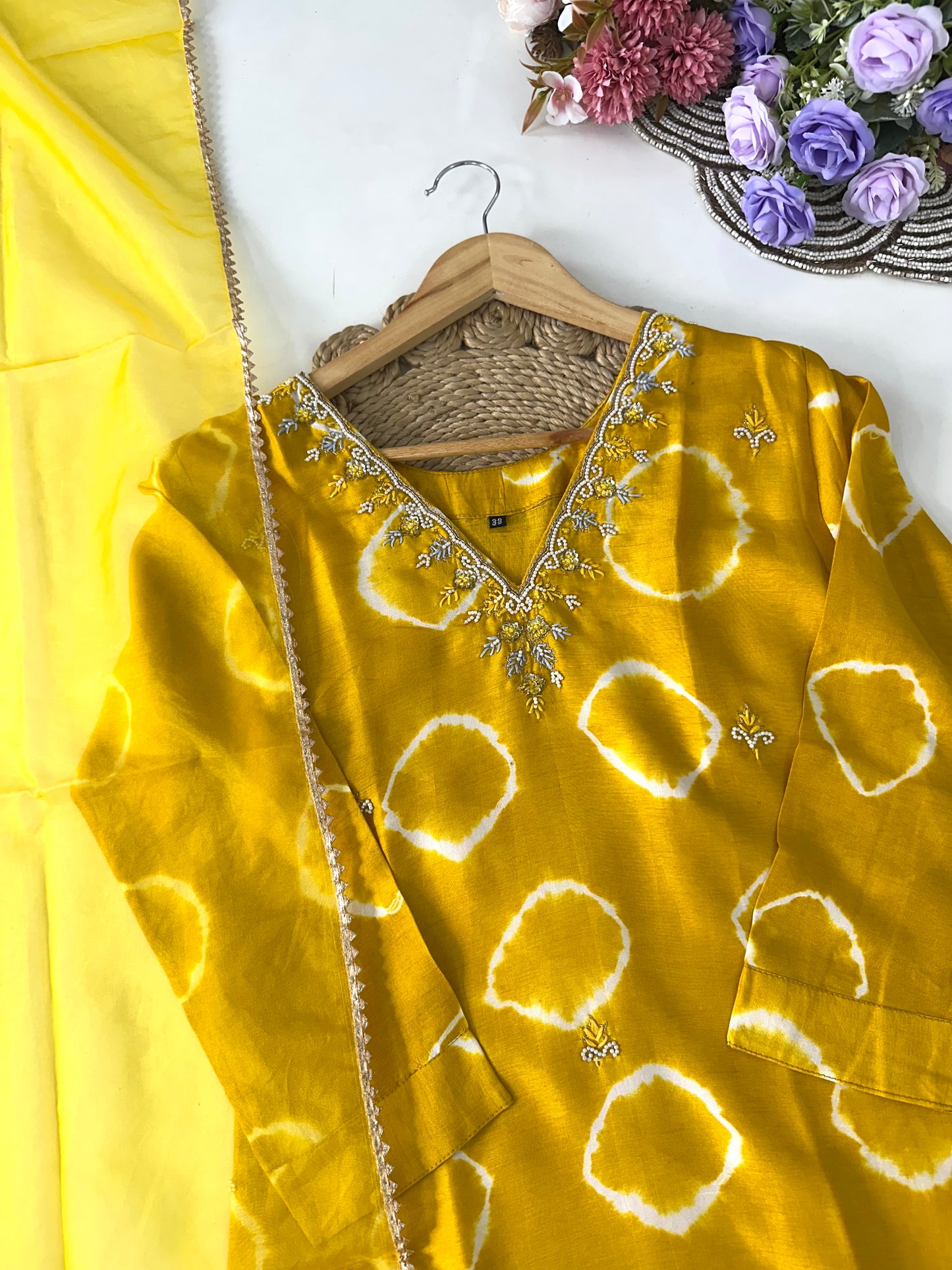 D083 -Dola silk straight kurti with pants and dupatta