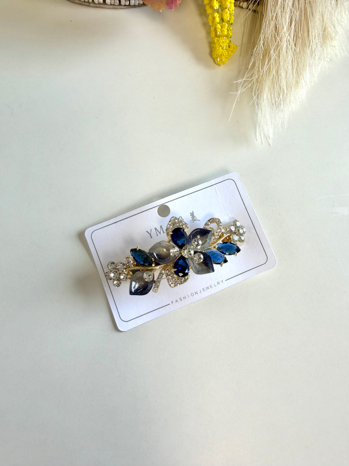 A047 – Designer-Haarspange mit Steinbesatz