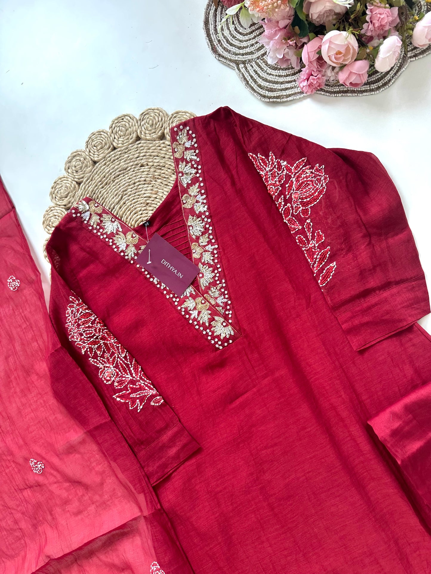 K003 – A-Linien-Kurti aus Mul-Chanderi mit Handarbeit, Hose und Dupatta in 4 Farben