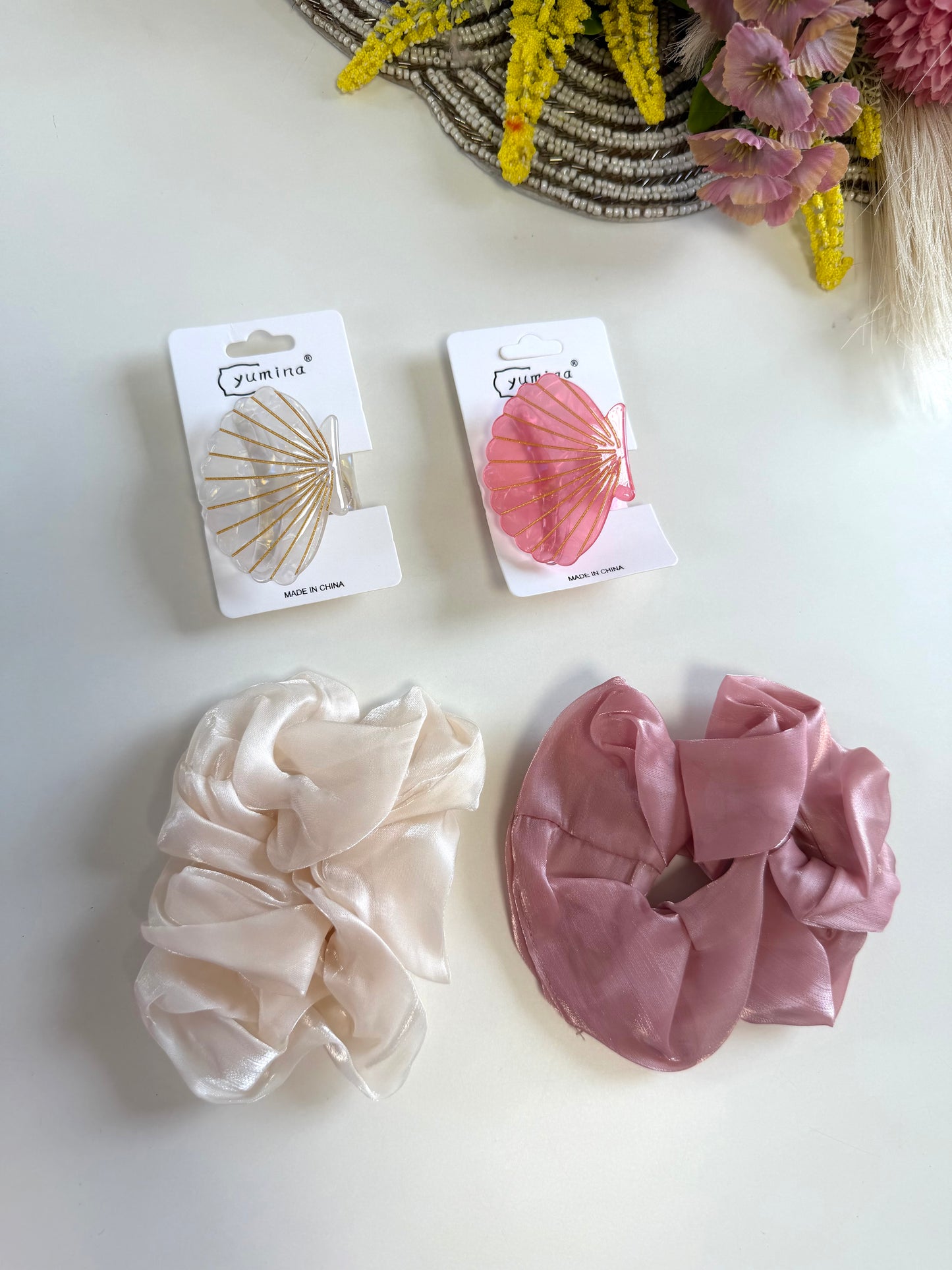 A051 - Set of 2 hair clips and 2 scrunchies