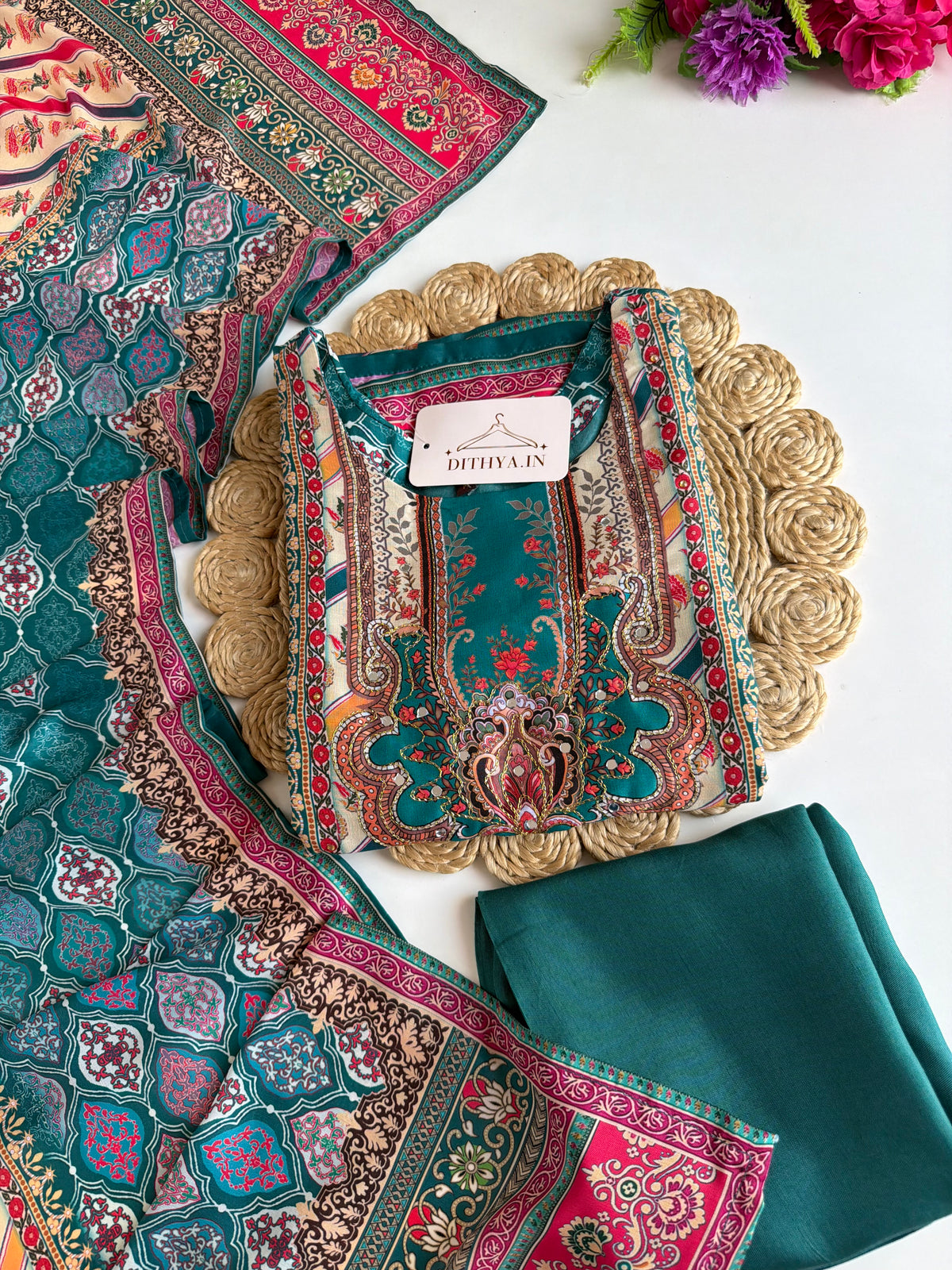 K639 - Bedruckter gerader Muselin-Kurti mit Hose und Dupatta