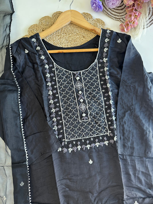 D379 - Dola silk straight kurti with pants and dupatta