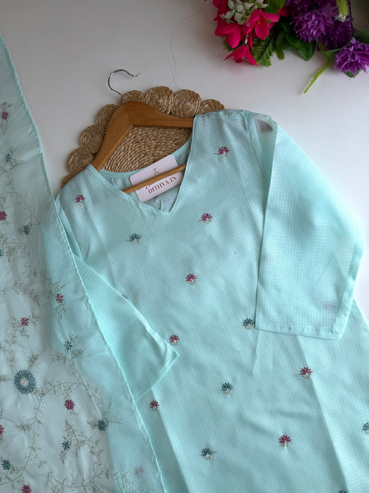 K028 - Bestickter, gerader Kota-Doriya-Kurti mit Hose und Dupatta