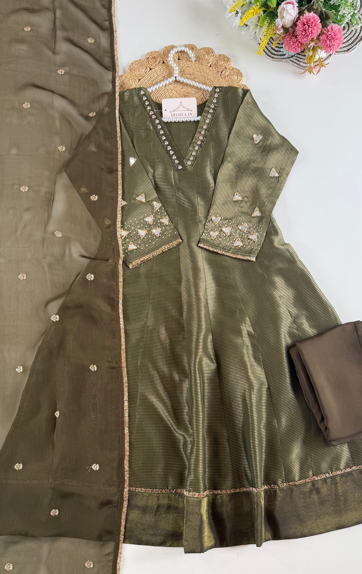 K432 – Anarkali aus Tissue-Seide mit Handarbeit, inklusive Hose und Dupatta