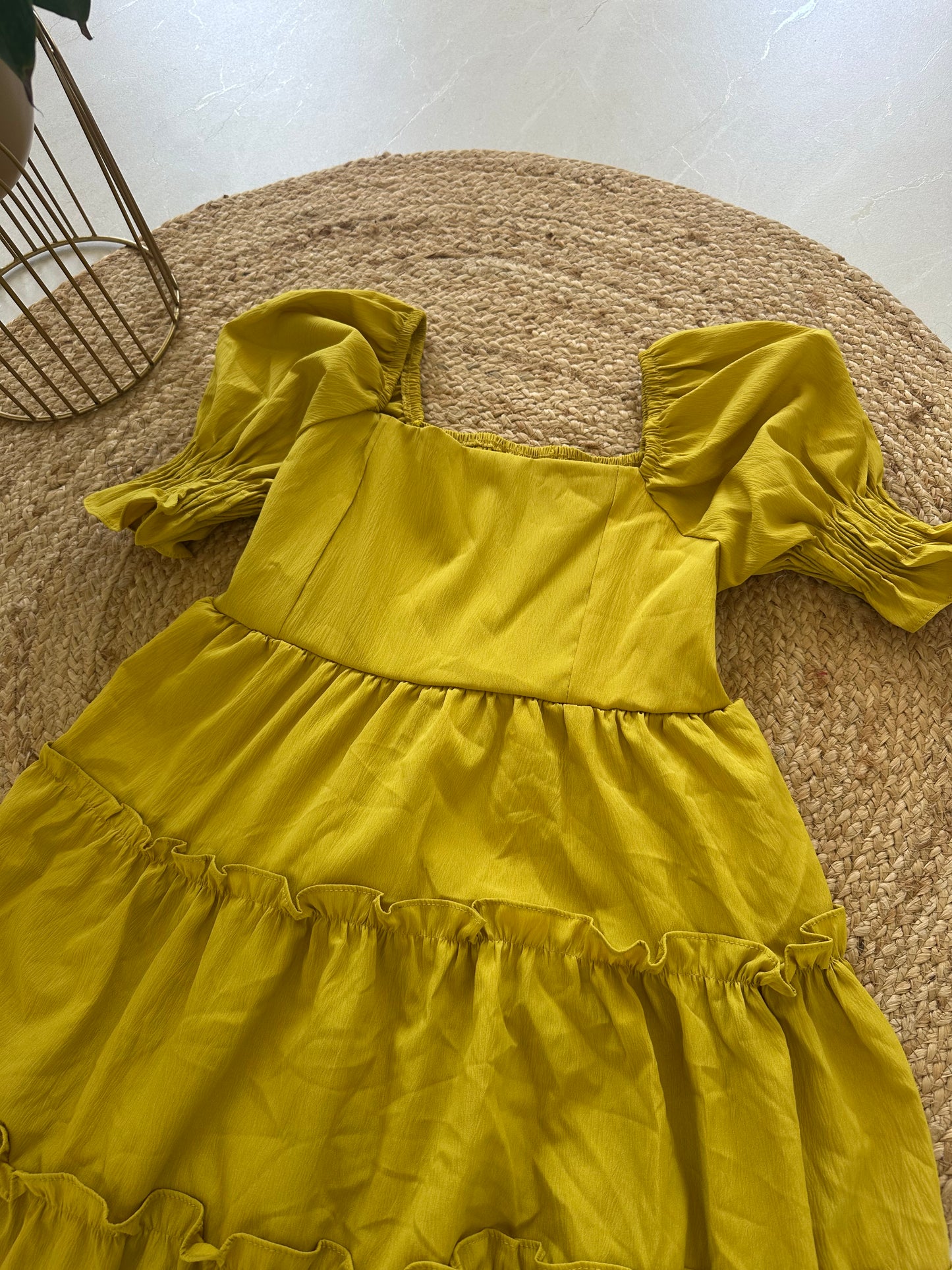 W010 - Mehrlagiges, dehnbares kurzes Kleid in 3 Farben.
