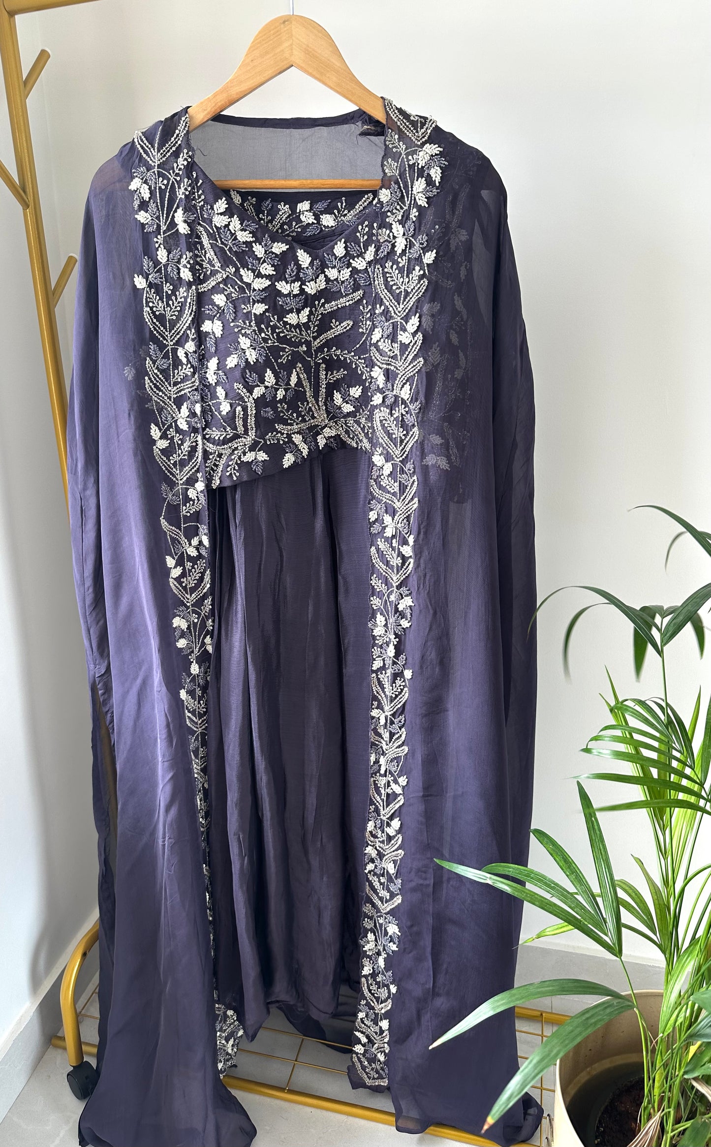K090 - Viscose organza crop top handwork cape with palazzo