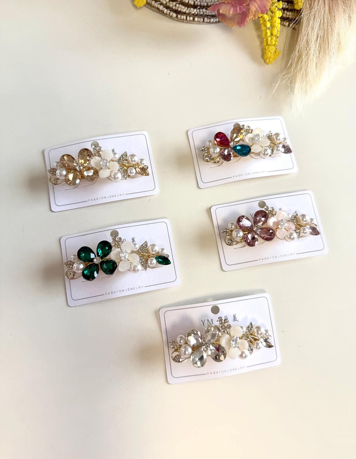 A046 - Designer-Haarspange mit Steinbesatz
