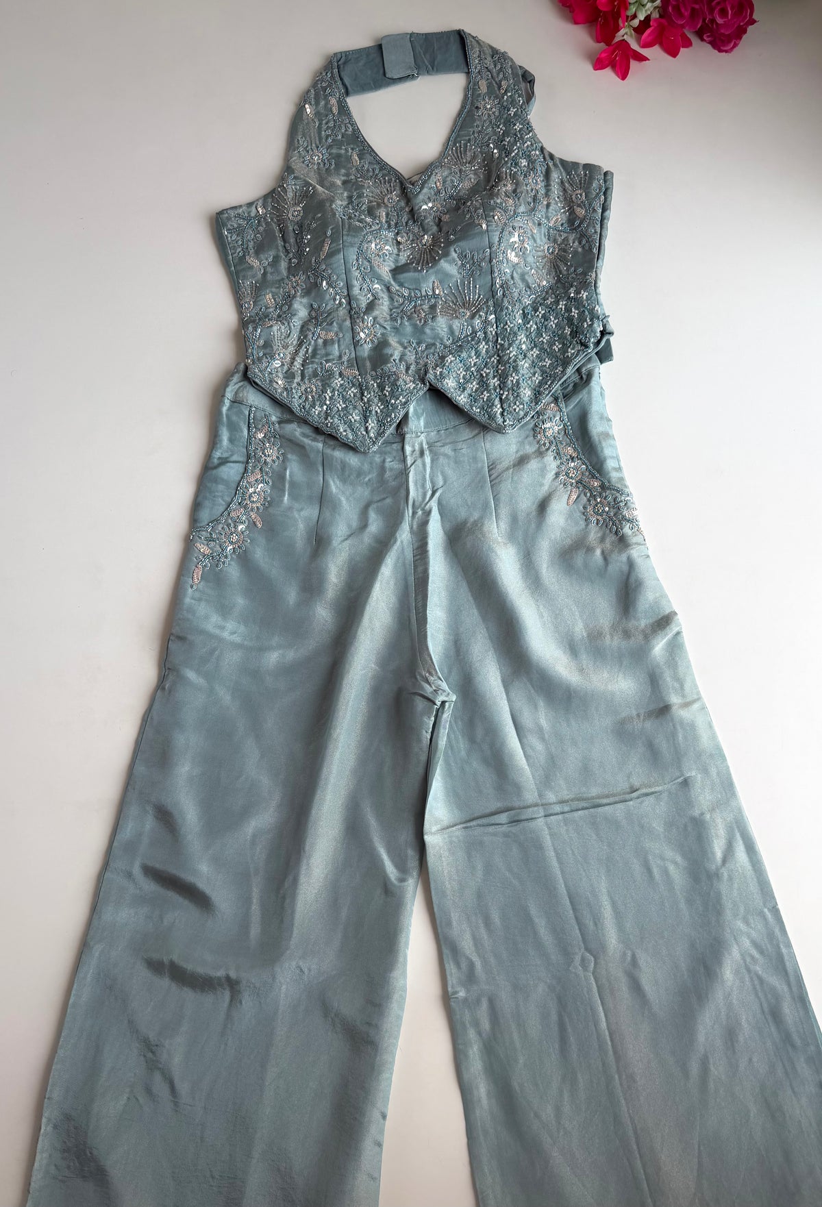 K533 – Crop-Top aus handbestellter Seide mit Divider-Hose in 3 Farben