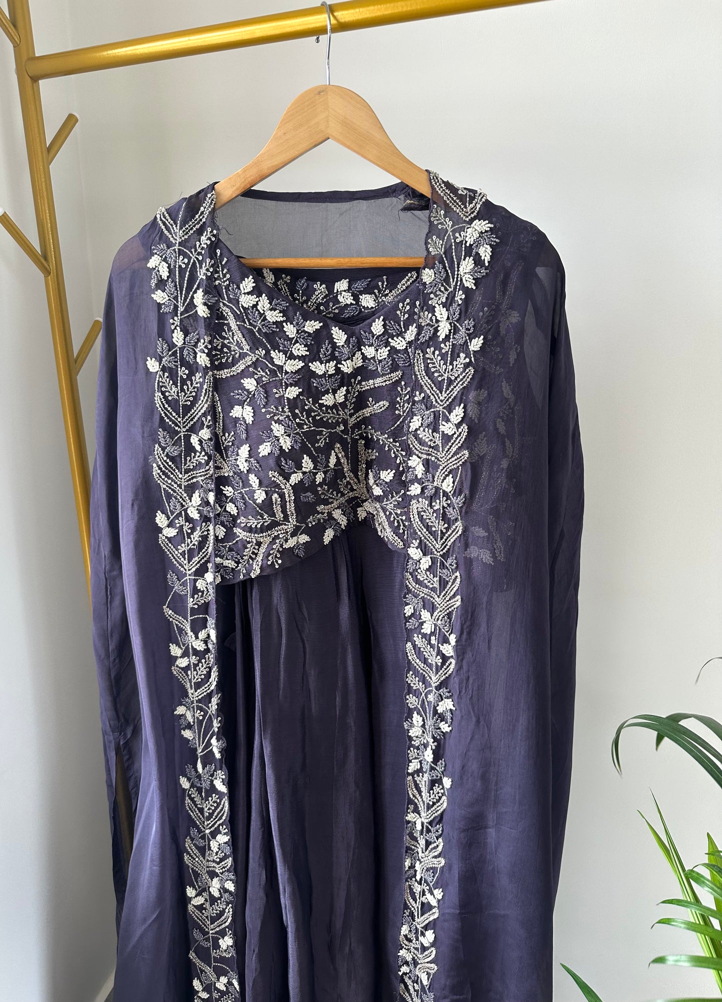 K090 - Viscose organza crop top handwork cape with palazzo