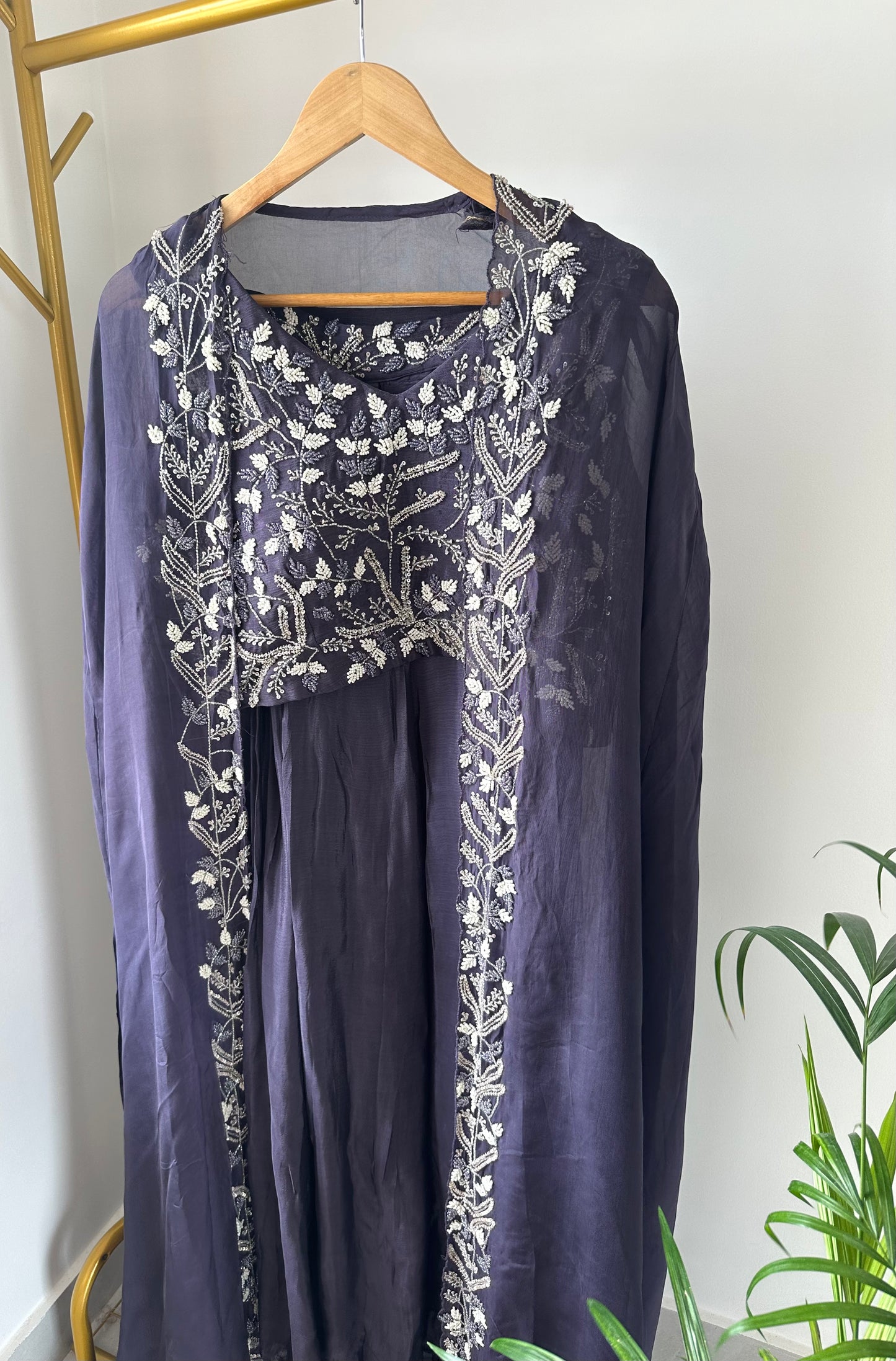 K090 - Viscose organza crop top handwork cape with palazzo