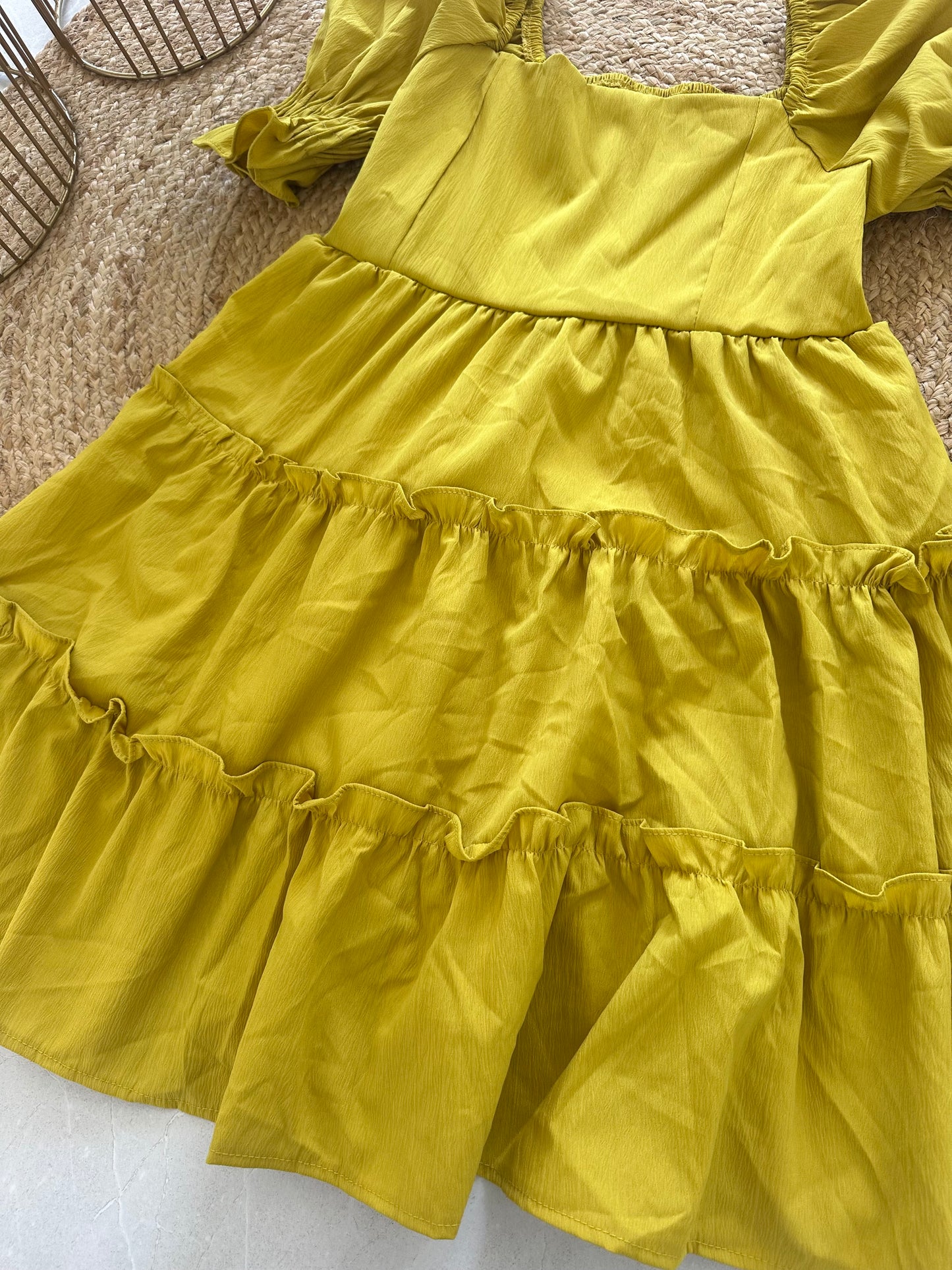 W010 - Mehrlagiges, dehnbares kurzes Kleid in 3 Farben.