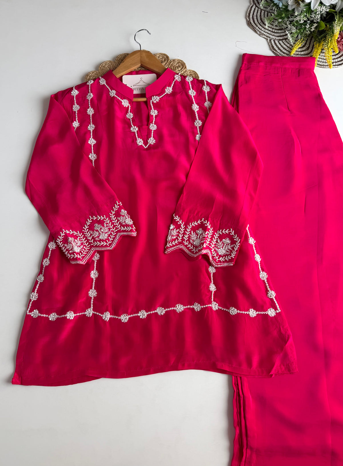 K668 - Coord-Set aus reinem Krepp mit Perlenstickerei