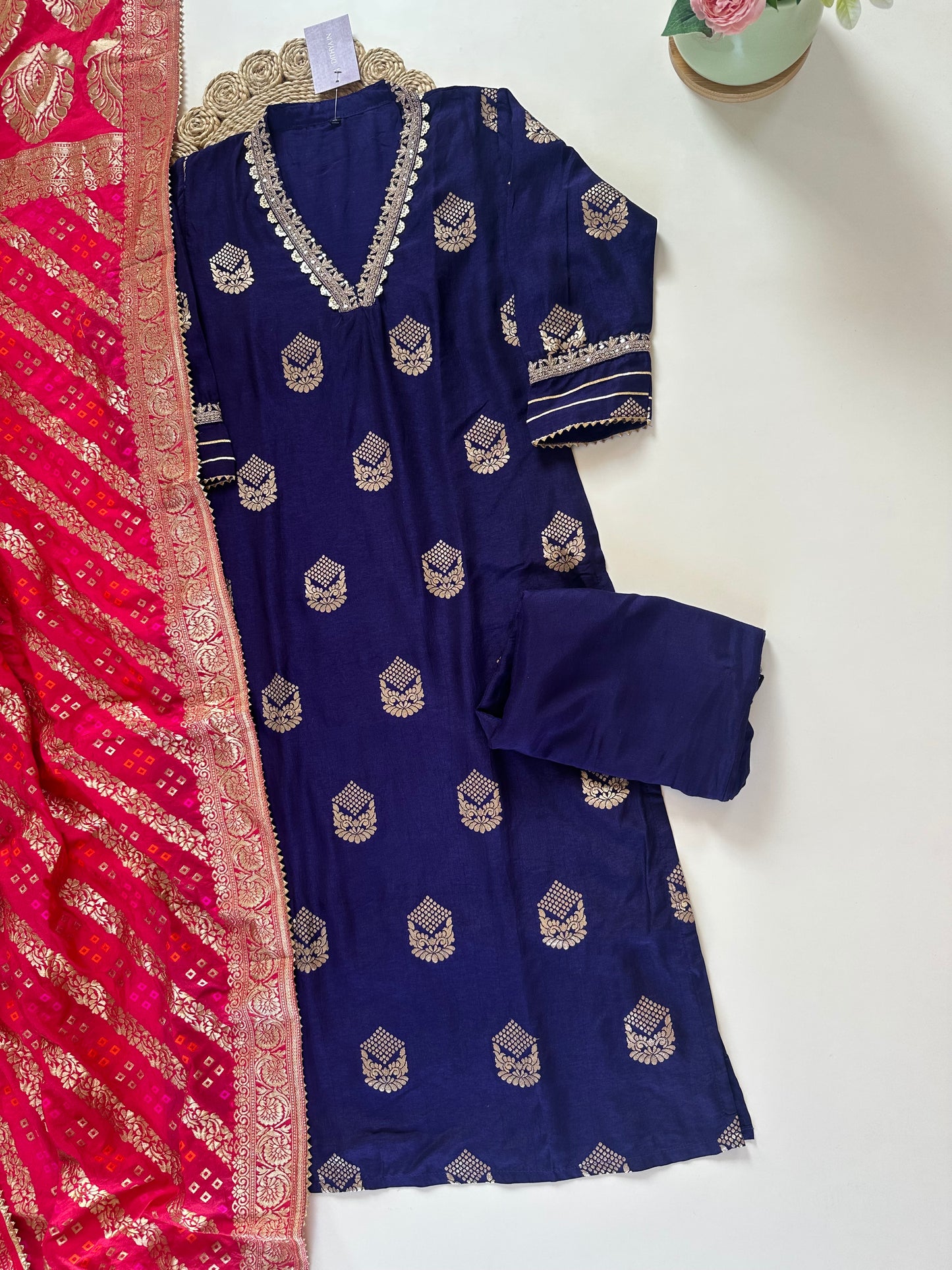 K164 - Dola silk Jacquard collar neck straight kurti with pants and Banarasi silk dupatta.