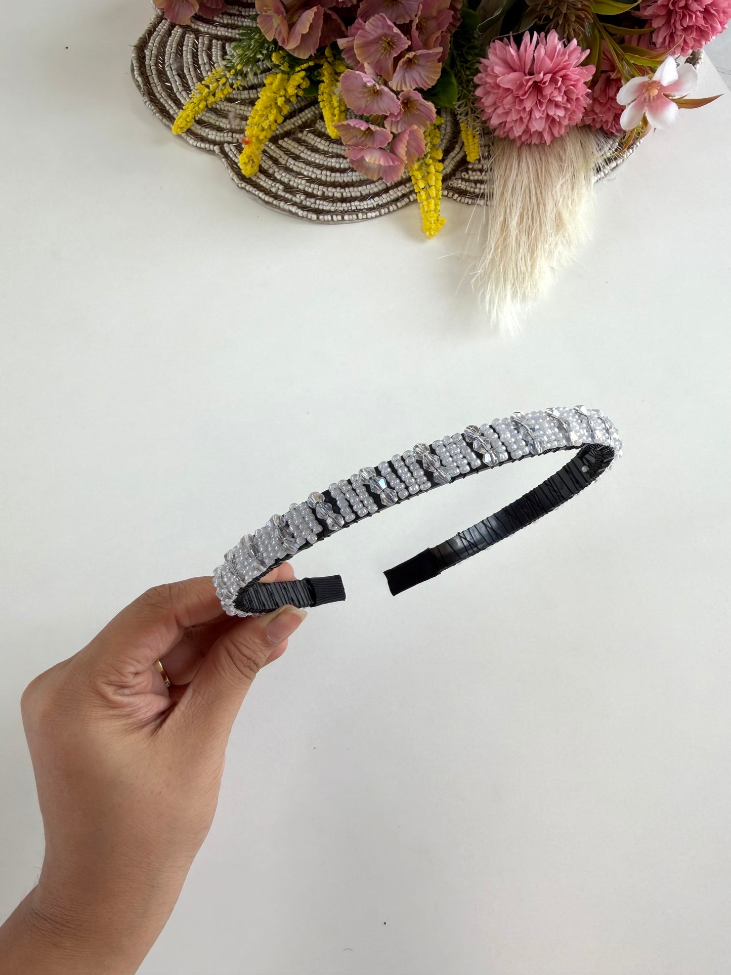 A068 - Beaded hairband in 7 colours (price for each)