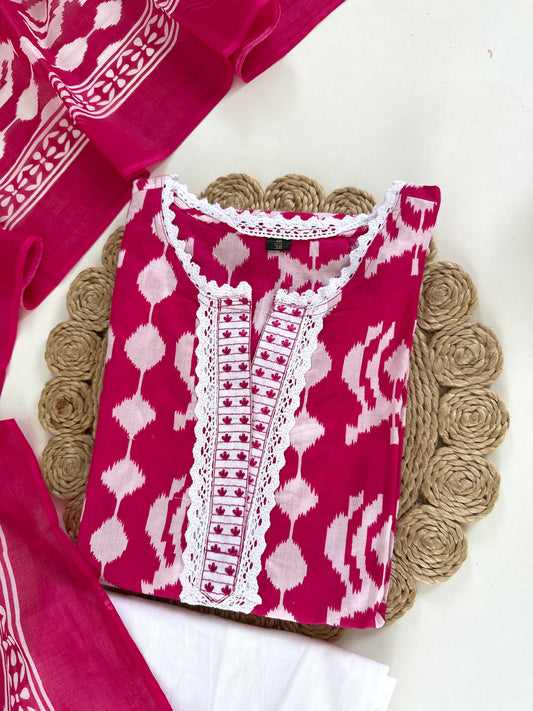 K111 – Gerader, bestickter Baumwoll-Kurti mit Hose und Dupatta